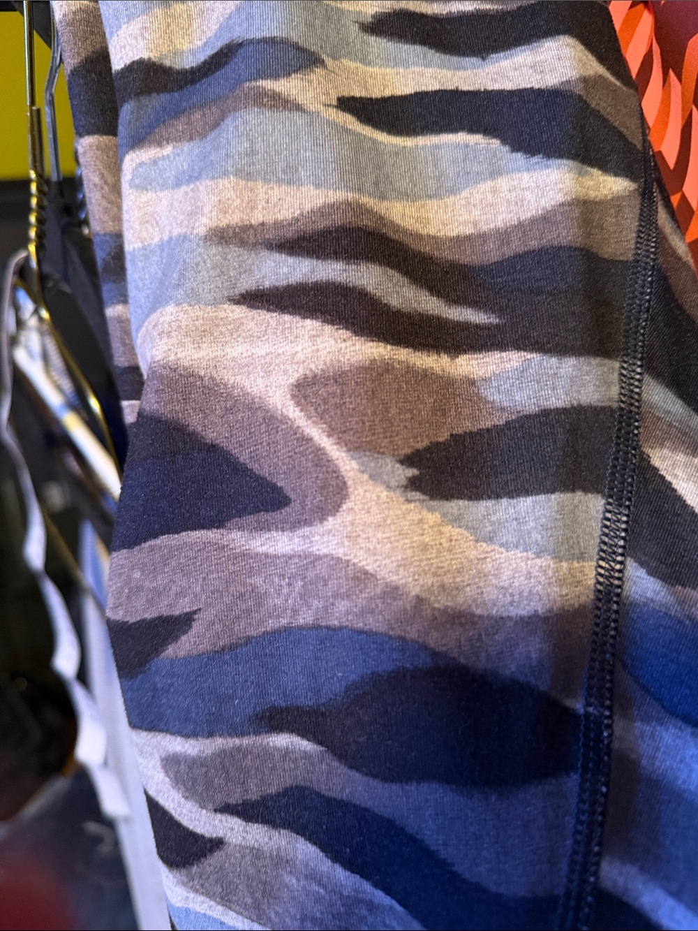 lululemon navy camo legging size 6